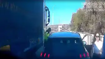 Çeşme Otoyolu'nda TIR Kazası: Uzman Çavuş Ö.S. Yaralandı