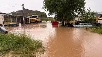 Çorum'un İskilip İlçesinde Şiddetli Sağanak ve Dolu Afeti: Yollar Kapandı, Ekipler Seferber Oldu