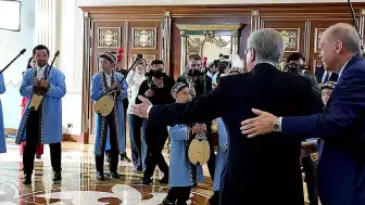 Cumhurbaşkanı Erdoğan'a Kazakistan'da Dombra Sürprizi