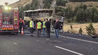 Denizli'de Feci Kaza: Yolcu Otobüsü Bariyerlere Çarptı, 1'i Bebek 8 Kişi Hayatını Kaybetti