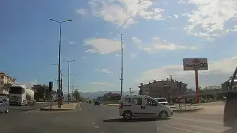 Düzce'de Hafif Ticari Araç ile Halk Otobüsü Çarpıştı