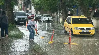 Edirne'de Sağanak ve Dolu Yağışı Hayatı Felç Etti
