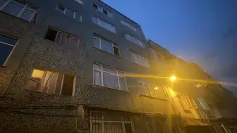 Fatih'te Cam Silen Kadın Apartman Boşluğuna Düşerek Hayatını Kaybetti
