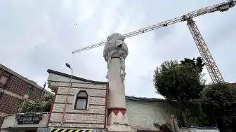 Fatih'te Tarihi Cami Minaresi İnşaat Vinciyle Yıkıldı