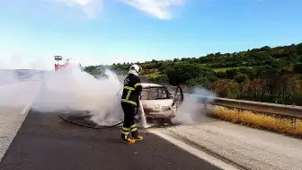 Gaziantep'te Seyir Halindeki Otomobil Alevlere Teslim Oldu