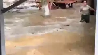 Hatay'da Kuvvetli Sağanak Nedeniyle Caddeler ve Evler Su Altında Kaldı