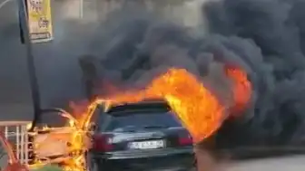 Hatay'da Park Halindeki Otomobilde Yangın Çıktı