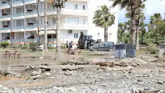 Hatay'da Şiddetli Sağanak: Dörtyol ve Hassa'da Su Baskınları Oluştu
