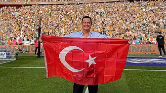 Hull City'de Tarihi Başarı: Acun Ilıcalı Taraftarlarla Buluştu