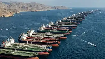 İran, Hürmüz Boğazı'nda ABD Gemilerine Uyarı Ateşi Açtı