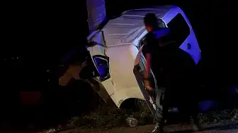 Isparta'da Elektrik Direğine Çarpan Araçta 2 Kişi Hayatını Kaybetti, 2 Yaralı