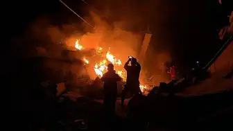 İsrail Ordusu Gazze'de Bir Binayı Bombaladı
