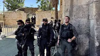 İsrail Polisinden Korunan İsrailliler Mescid-i Aksa'ya Baskın Düzenledi
