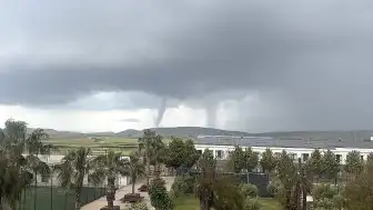 İzmir Menemen'de Hortum Paniği: Ani Hava Değişikliği Etkili Oldu