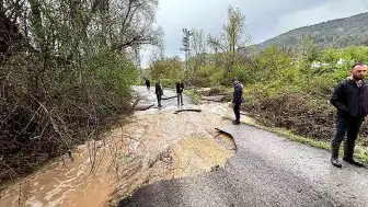 Karabük'te Sağanak ve Dolu Nedeniyle Su Taşkınları: 3 Kişi Kurtarıldı