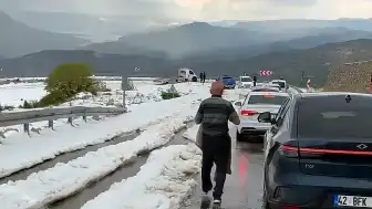 Karaman'da Ceviz Büyüklüğünde Dolu Yağışı Hayatı Olumsuz Etkiledi