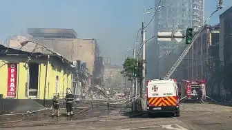 Kiev'de Füze ve Dron Saldırıları: Enkaz Kaldırma Çalışmaları Sürüyor
