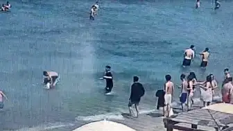 Kuşadası'nda Denize Giren 70 Yaşındaki Çinli Turist Boğulmaktan Kurtarıldı