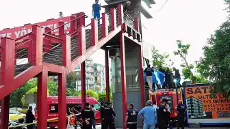 Manisa'da Üst Geçit Asansöründe Sıkışan Genç Hayatını Kaybetti