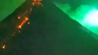 Mayon Yanardağı Üzerinde Meteor Görüntülendi