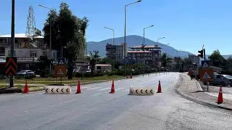 Mersin'de D-400 Karayolu'ndaki Köprüde Kısmi Göçük: Trafik Tek Yöne Kapandı