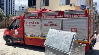 Mersin'de Spot Eşya Dükkanının Arkasında Yangın: Çevre Kara Dumanla Kaplandı