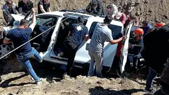 Muş'ta Çaya Düşen Otomobildeki Sürücü Yaralandı