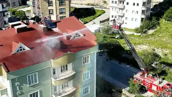 Nevşehir'de Çatı Katındaki Mutfakta Yangın: Ekipler Hızla Müdahale Etti