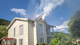 Sakarya'da Villada Yangın Çıktı: Çatıda Hasar Oluştu