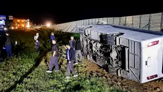 Taraftarları Taşıyan Midibüs Devrildi: 25 Yaralı