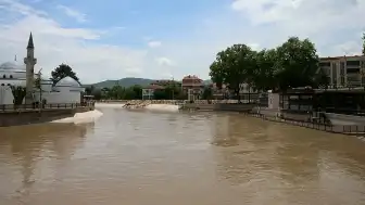 Tokat'ın Turhal İlçesinde Yeşilırmak'ta Taşkın Riski Nedeniyle Tahliyeler Başladı