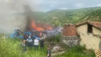 Tokat'ın Zile İlçesinde Ahşap Evde Yangın: Yapı Kullanılmaz Hale Geldi