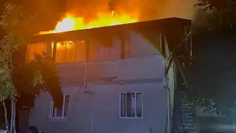 Tosya'da İki Katlı Evde Yangın: Çift Son Anda Kurtuldu