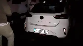 Üsküdar'da Park Halindeki Üç Araç Alevlere Teslim Oldu
