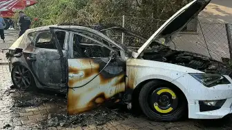 Antalya'da Seyir Halindeyken Alev Alan Otomobil Ev Bahçesine Girdi