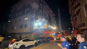 Avcılar'da Toprak Kayması Nedeniyle Boşaltılan Binada İnceleme Sürüyor
