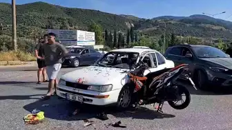 Aydın'da Trafik Kazası: Motosiklet Otomobile Saplandı, 2 Yaralı