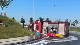 Bağcılar'da İtfaiye Aracı Devrildi