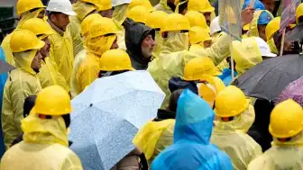 Doruk Madencilik İşçileri Hakları İçin Eyleme Devam Ediyor: Polis Ablukası