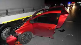Edirne'de Tıra Çarpan Otomobildeki Sürücü Yaşamını Yitirdi