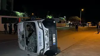 Eskişehir'de İşçi Servisi Minibüsüne Otomobil Çarptı: 7 Yaralı