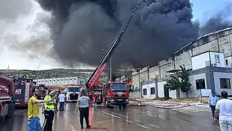 Gaziantep'te Tekstil Fabrikasında Yangın: Müdahale Devam Ediyor