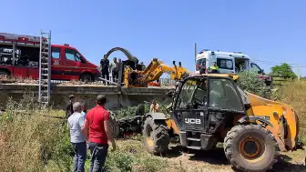 İnegöl'de Köprüden Düşen Traktörün Altında Kalan Sürücü Kurtarıldı