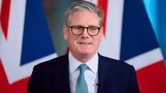 İngiltere'de Siyasi Dönüşüm: Keir Starmer'ın İstifası Sonrası Yeni Liderlik Süreci Başlıyor