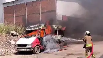 Kahramanmaraş'ta Minibüs Alev Aldı: Can Kaybı Yaşanmadı