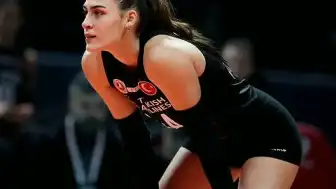 Karmen Aksoy'un Voleybol Kariyeri ve Milli Takım Performansı