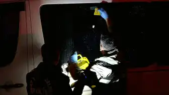 Malatya'da Husumetli Olduğu Kişi Tarafından Silahlı Saldırıya Uğrayan Genç Yaralandı, Minibüse de Kurşun İsabet Etti