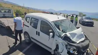 Van'ın Erciş İlçesinde Trafik Kazası: 1 Şehit, 5 Yaralı