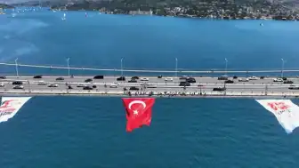 15 Temmuz Şehitler Köprüsü'nde Bayrak Töreni Düzenlendi