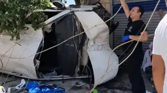 Adıyaman'da Trafik Kazası: Hafif Ticari Araç Elektrik Direğine Çarptı, 9 Yaralı